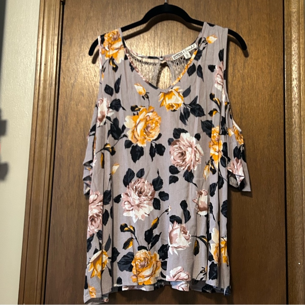 Beautiful floral cold shoulder top size XL